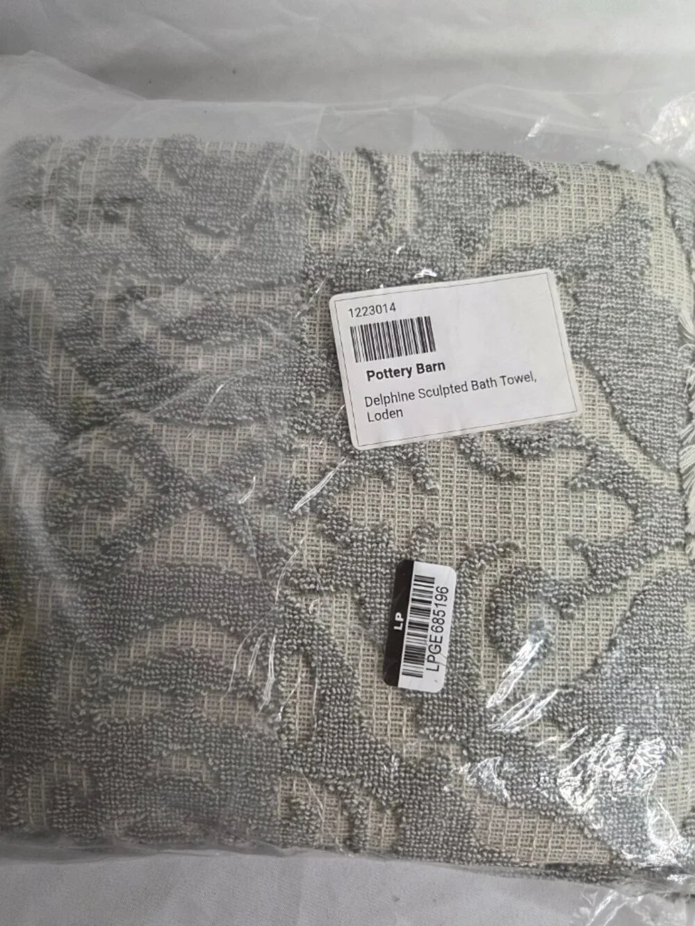 Set of 2 POTTERY BARN Delphine Sculpted Bath Towel, Loden NEW IN PACKAGE - READ